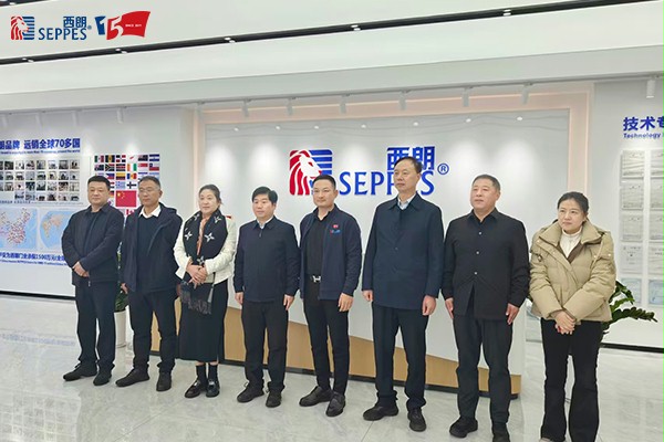 交流结束后合影留念 交流结束后合影留念